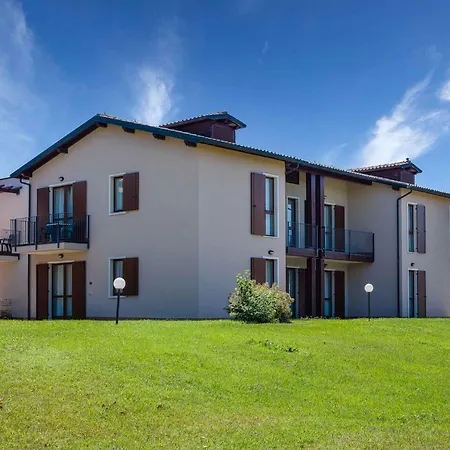 In 22083 Apartament *